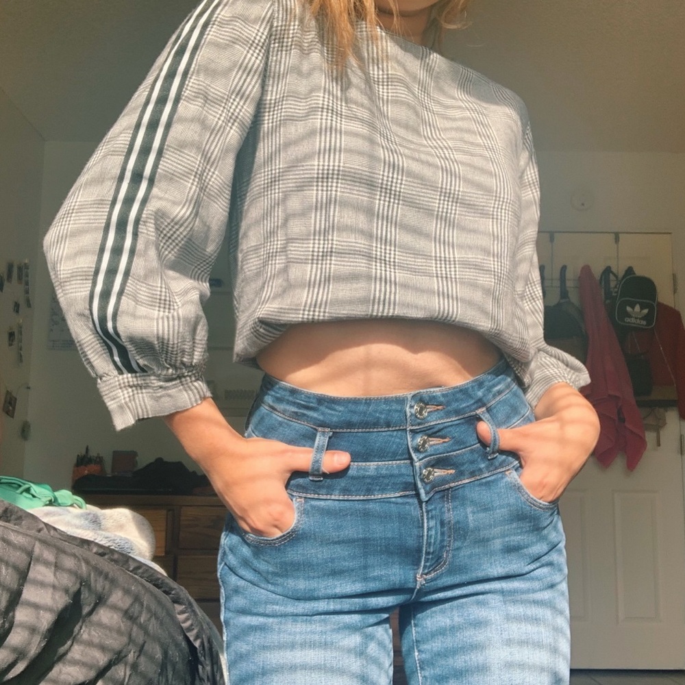 Checkered long sleeve top with stripes on the side